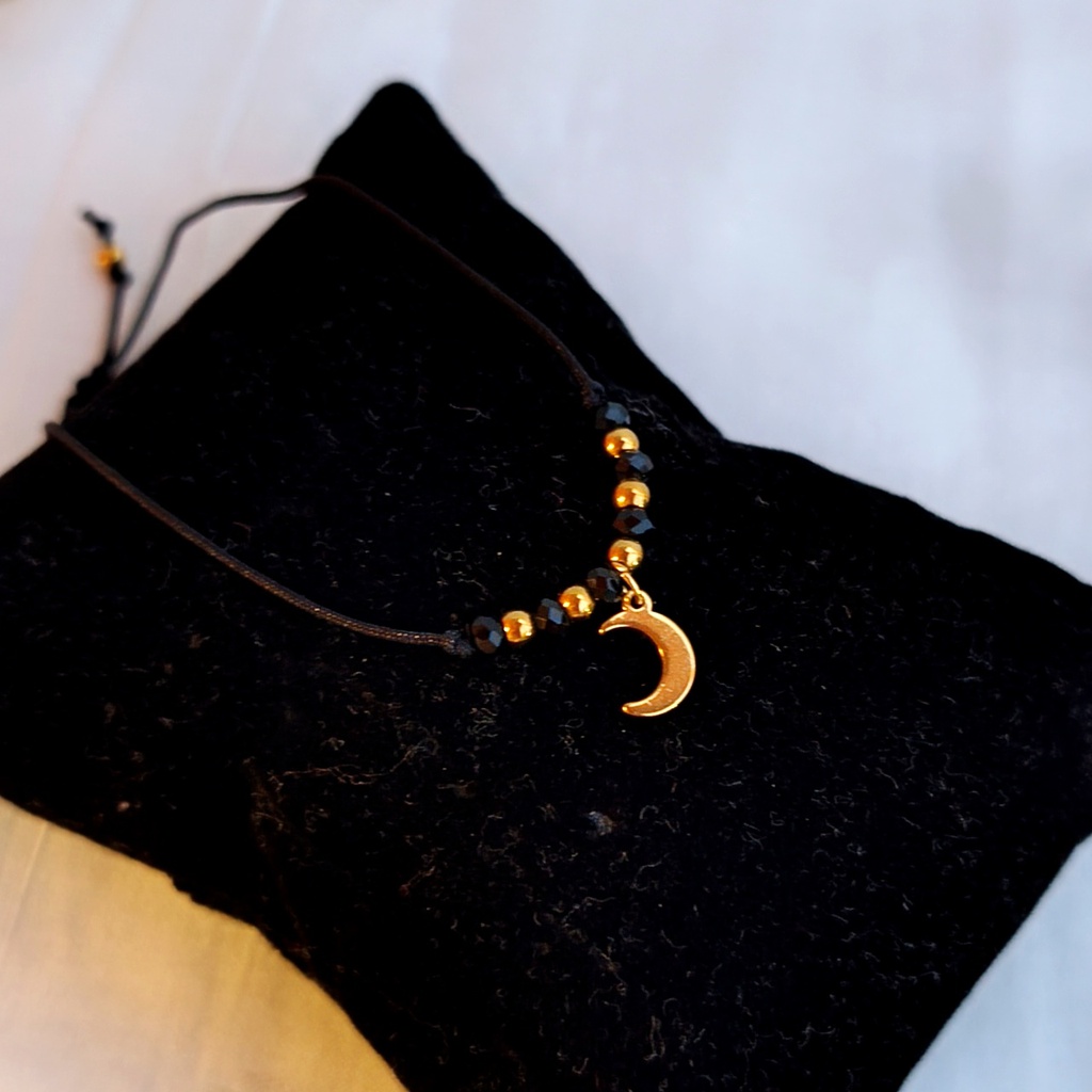 Pulsera Negra Cuentas Luna (Dorado)