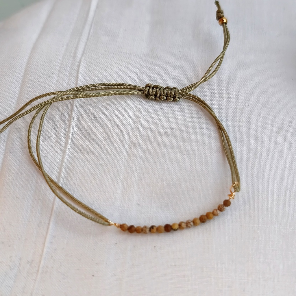 Pulsera Macramé Piedras Caqui (Dorado)