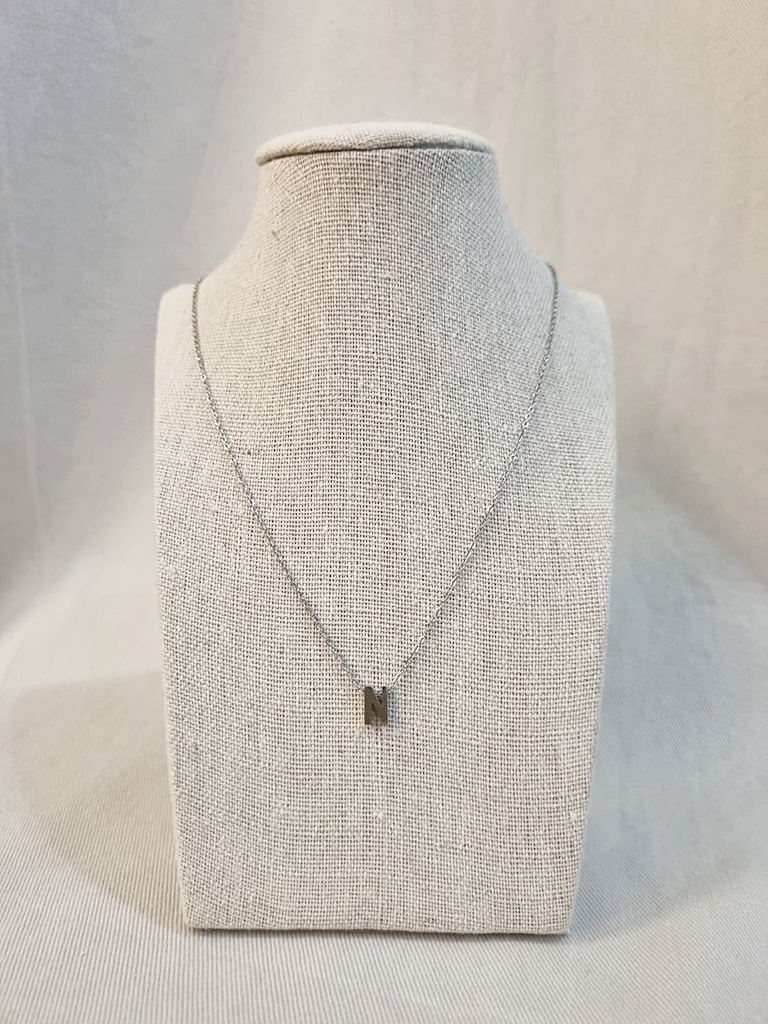 Collar Inicial Plateada Gruesa Letra "N"