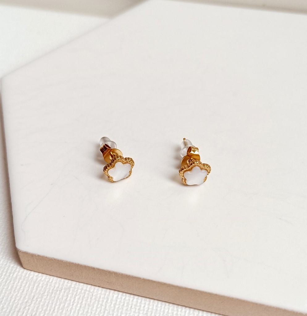 Pendientes Flor Con Nácar Dorado