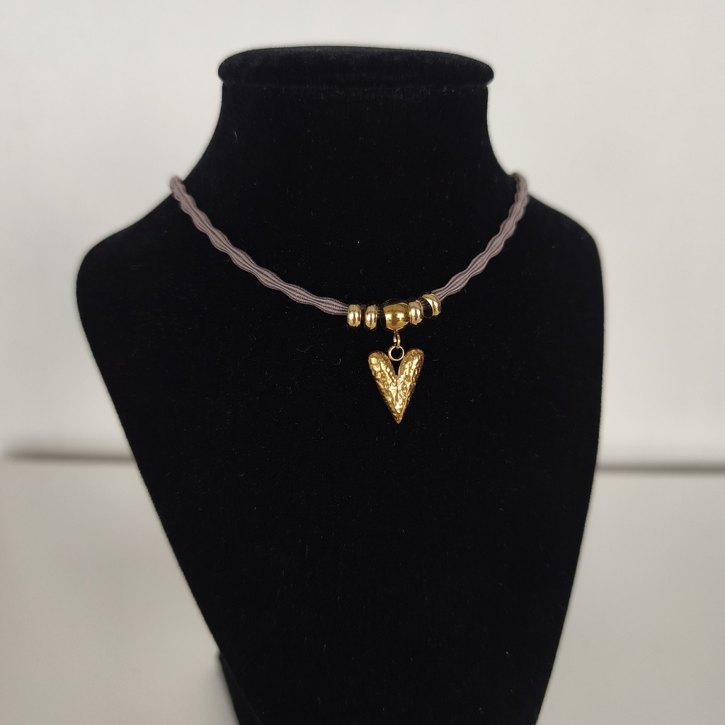 Collar Cordón Corazón Relieve Dorado