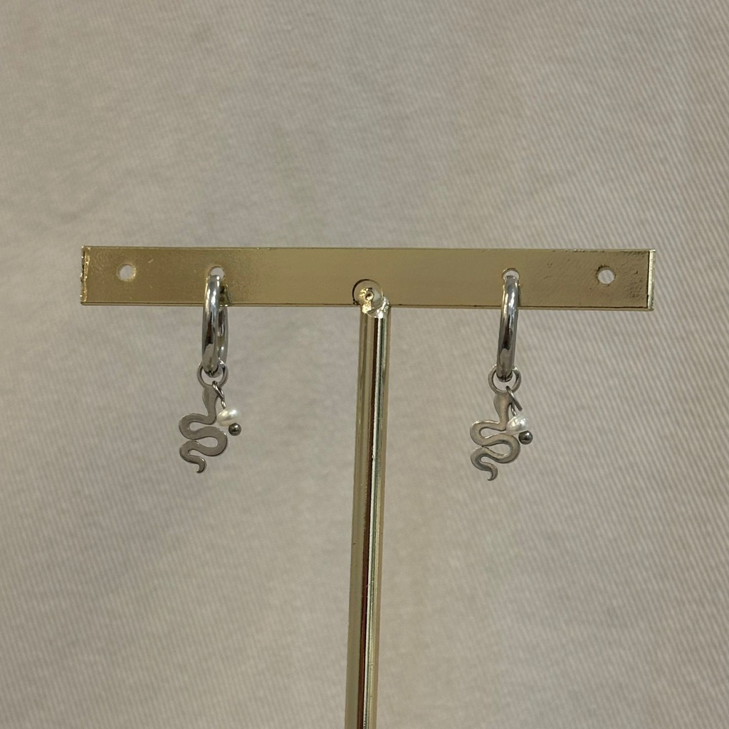 Arito Charm Serpiente Con Perla Plateado