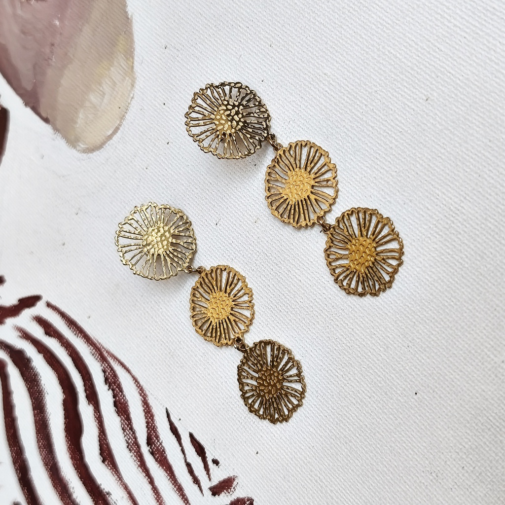 Pendientes Tres Círculos Flores Dorado