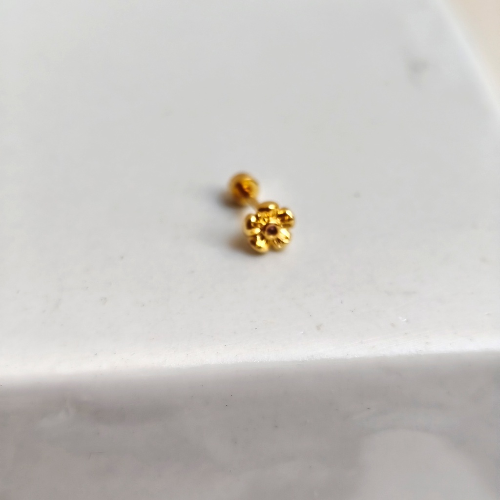 Pendiente Circonita Flor Dorado (Rosca)