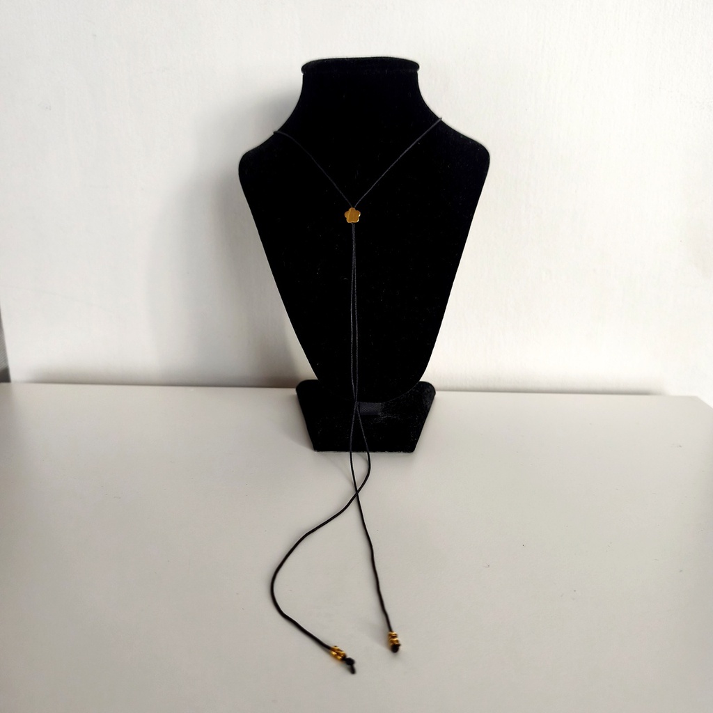 Collar Largo Flor 3D (Cordón Negro - Dorado)