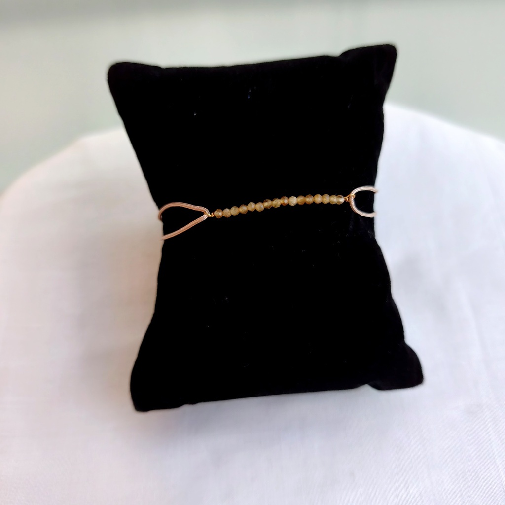Pulsera Macramé Piedras Cream (Dorado)