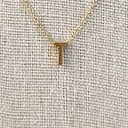 Collar Inicial Dorada Gruesa Letra "T"