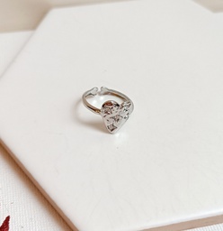 Anillo Corazón Textura Con Circonita Plateado