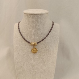 Collar Cordón Flor Relieve Dorado