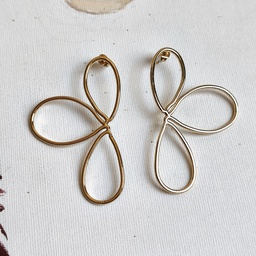 Pendientes Tres Pétalos Dorado