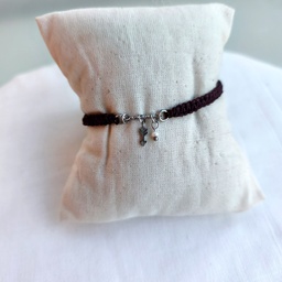 Pulsera Trenzada Marrón Triple Charm Flecha (Plateado)